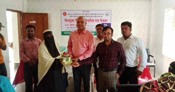 বীজ বিতরণ